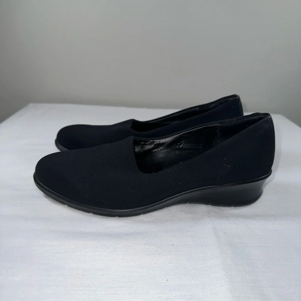 ECCO Felicia Black Stretch Slip On Wedge Comfort Flat Loafer Womens Size 7 EU 37